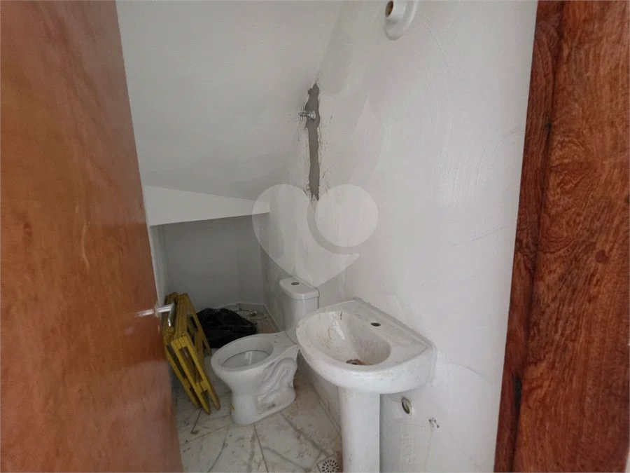 Sobrado à venda com 2 quartos, sendo 1 suíte, em Vila Clarice, São Paulo, SP