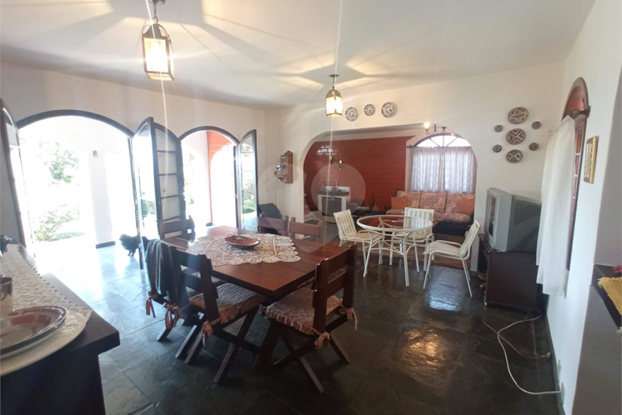 Casa à venda com 4 quartos, sendo 1 suíte, no condomínio Alpes da Cantareira, Mairiporã - SP