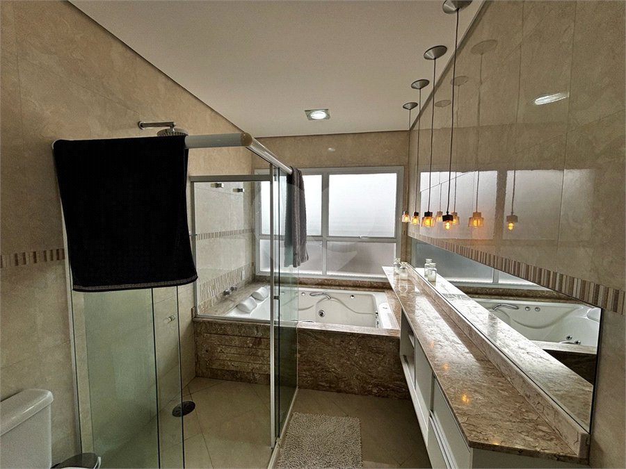 Casa à venda com 4 quartos, sendo 3 suítes,  em Vila Oliveira, Mogi das Cruzes, SP