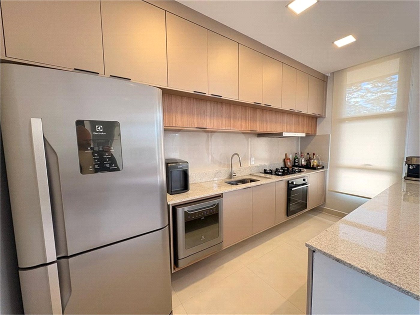 Casa à venda com 3 suítes no condomínio Helena Maria, Sorocaba - SP