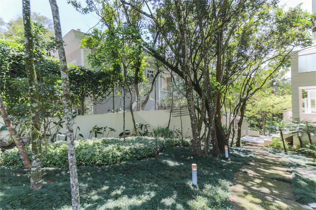 Casa à venda com 5 suítes no condomínio Chácara Flora, São Paulo - SP