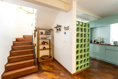 Sobrado à venda com 3 quartos, sendo 2 suítes,  em Jardim Leonor, São Paulo, SP