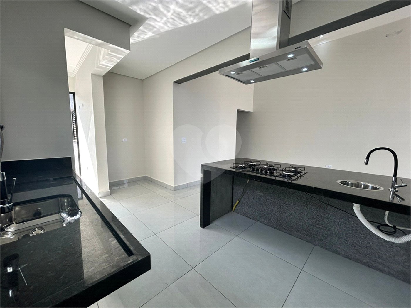 Casa à venda com 3 suítes no condomínio Jardim Villagio Wanel, Sorocaba - SP