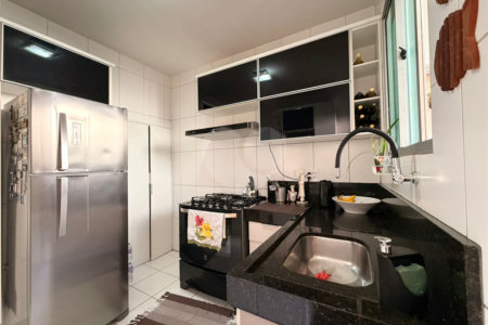 Casa à venda com 3 quartos, sendo 1 suíte, no condomínio Village Sarriá, Sorocaba - SP