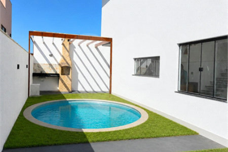 Casa à venda com 3 quartos, sendo 2 suítes, em Guriri, Cabo Frio, RJ