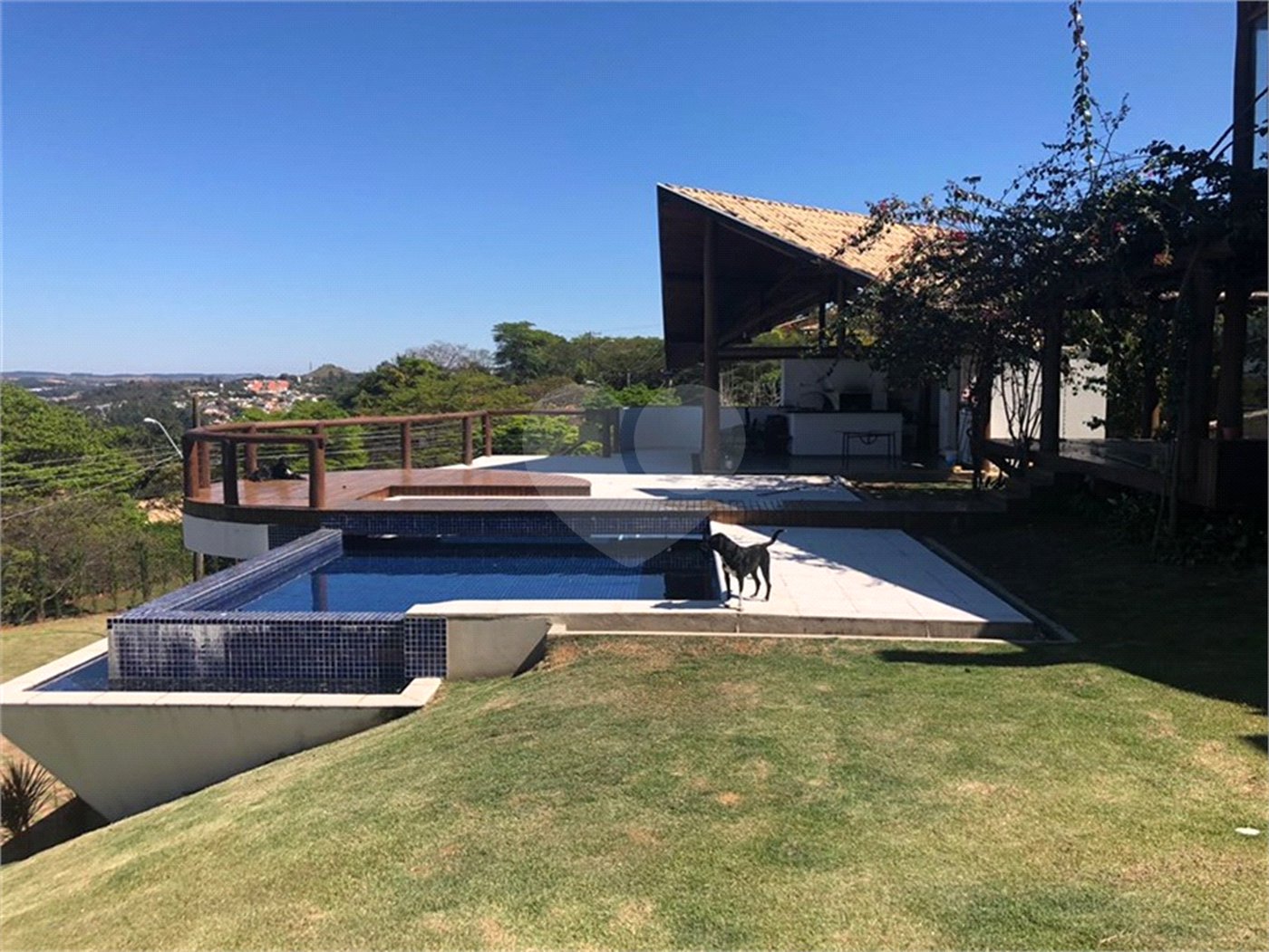 Casa à venda com 6 suítes no condomínio Jardim Primavera, Louveira - SP