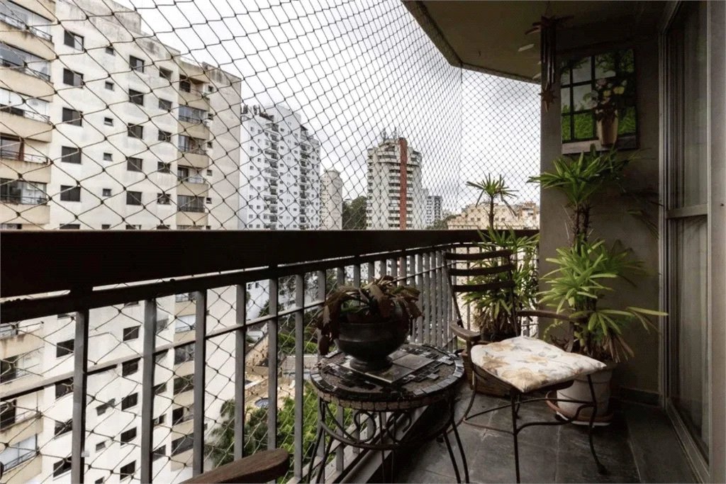 Apartamento à venda com 3 quartos, sendo 1 suíte, em Vila Andrade, São Paulo, SP