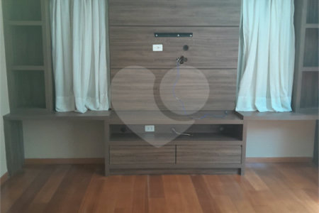 Casa à venda ou para alugar com 4 suítes em Chácaras São Carlos, Cotia, SP