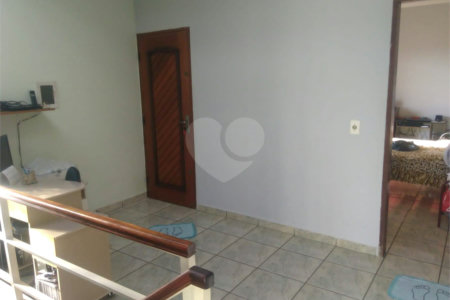 Sobrado à venda com 4 quartos, sendo 1 suíte,  em Jardim Pacaembu, Jundiaí, SP