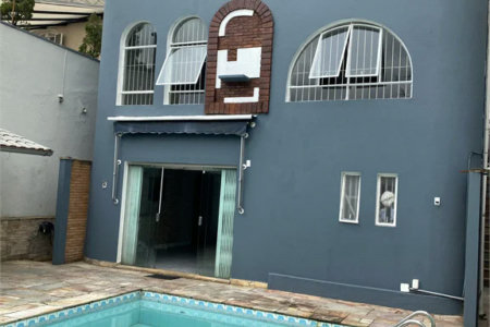 Casa à venda com 3 suítes em Jardim Leonor, São Paulo, SP