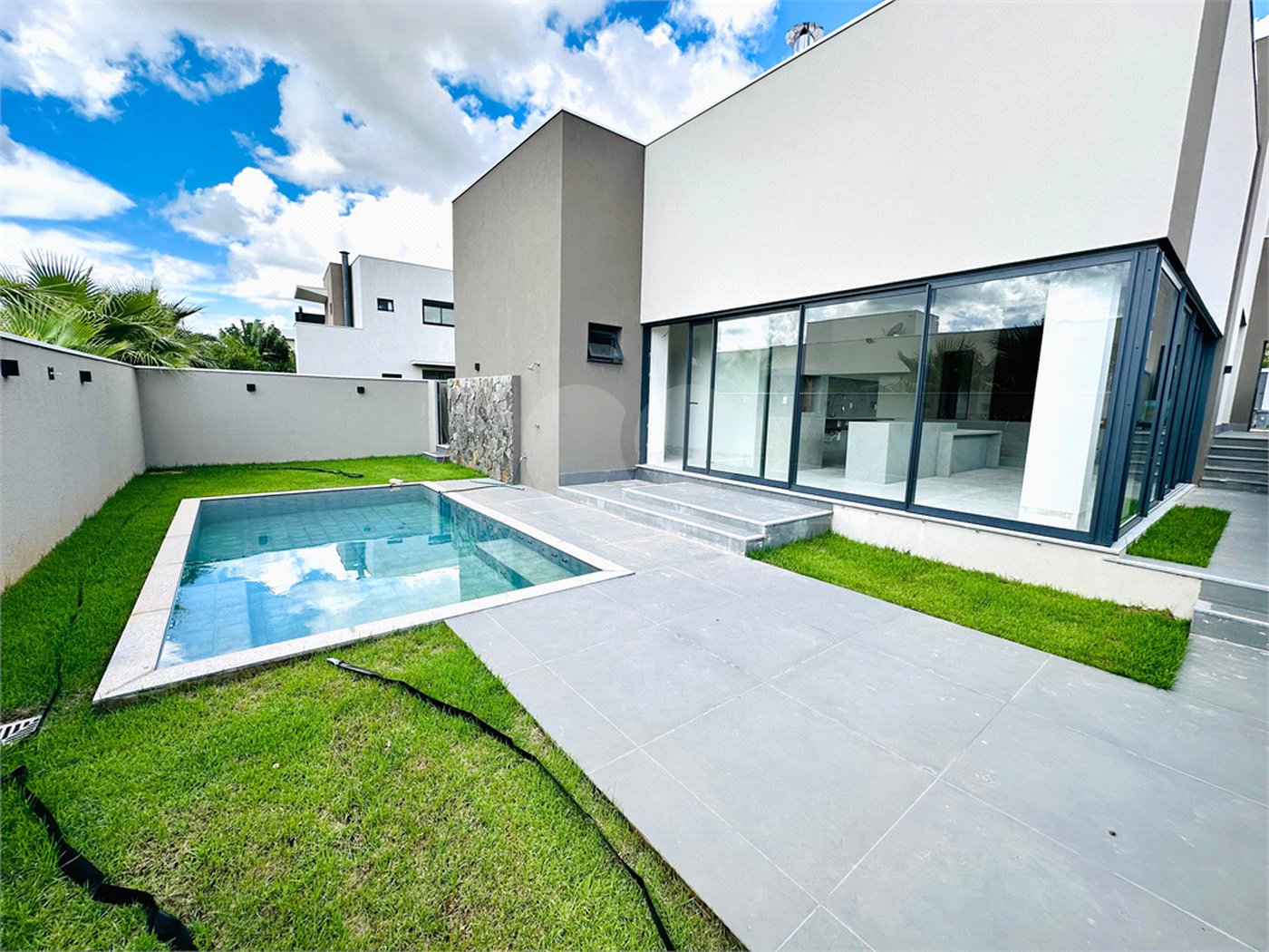 Casa à venda com 3 suítes no condomínio Villa Jardim, Cuiabá - MT