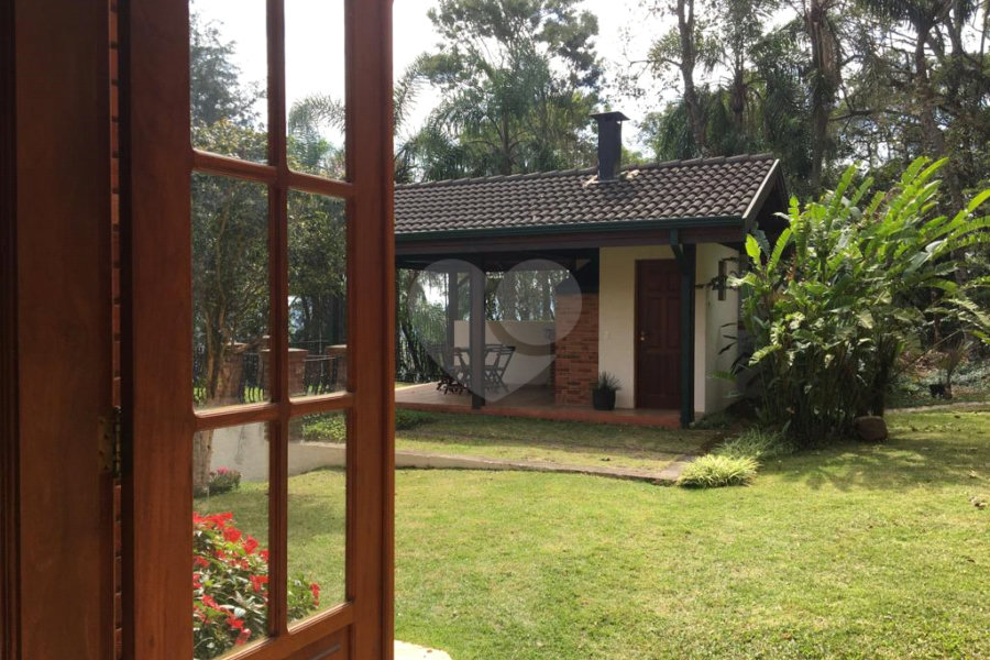 Casa à venda com 5 quartos, sendo 4 suítes,  no condomínio Cantareira, Mairiporã - SP