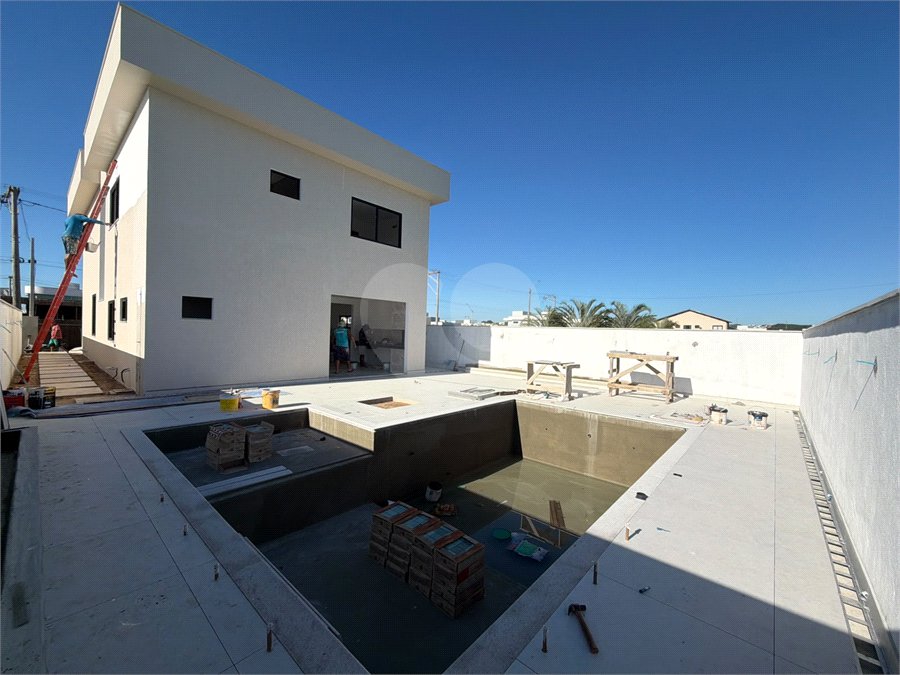 Casa em condomínio à venda com 4 quartos, sendo 3 suítes, em Ogiva, Cabo Frio, RJ