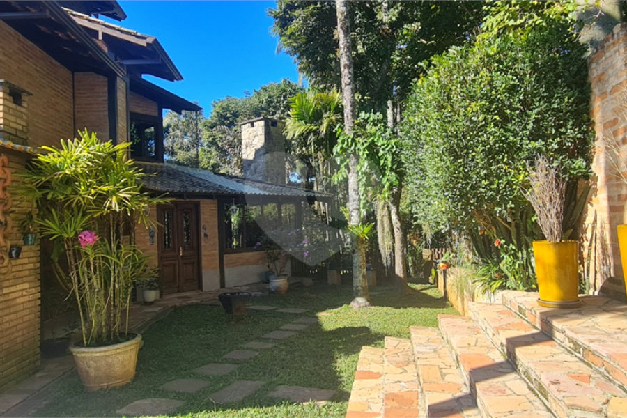 Casa à venda com 4 suítes em Serra da Cantareira, Mairiporã, SP