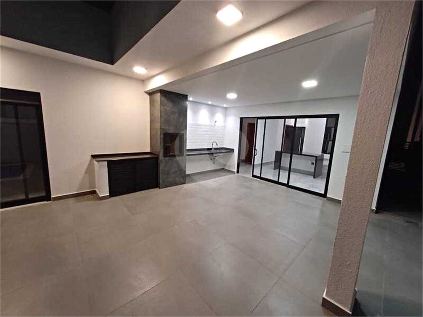 Casa à venda com 3 suítes no condomínio Residencial Alto de Itaici, Indaiatuba - SP