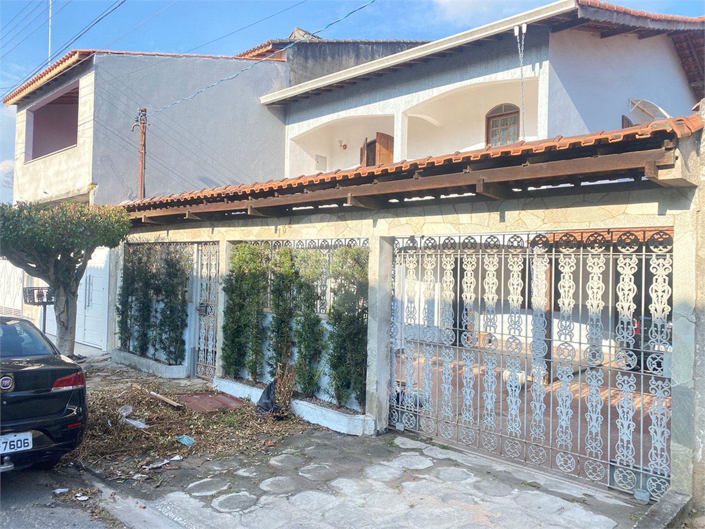 Sobrado à venda com 4 quartos, sendo 1 suíte, em Jardim Medina, Poá, SP