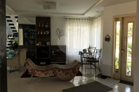 Casa à venda com 4 suítes no condomínio Aruã, Mogi das Cruzes - SP