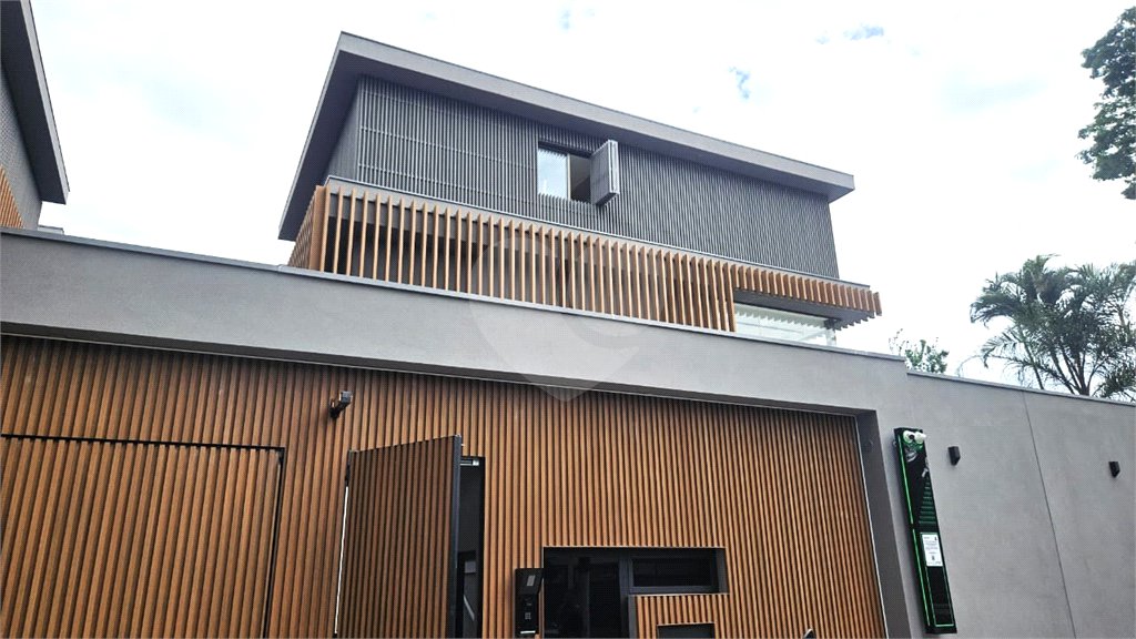 Casa à venda com 4 suítes no condomínio Plm 875, São Paulo - SP