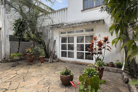 Sobrado à venda com 6 quartos, sendo 1 suíte, em Vila Nova Conceição, São Paulo, SP