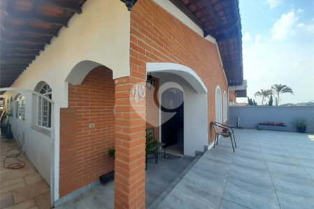 Casa Térrea à venda com 3 quartos, sendo 1 suíte, no Centro, Vinhedo, SP