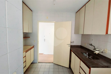 Apartamento à venda com 3 quartos, sendo 1 suíte, em Vila Olímpia, São Paulo, SP