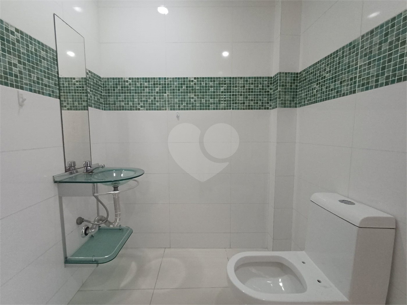 Casa à venda com 3 quartos, sendo 2 suítes, no condomínio Village da Posse, Rio de Janeiro - RJ