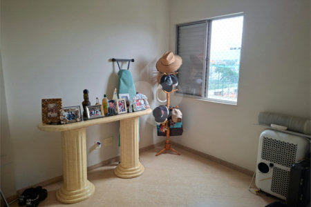 Apartamento à venda com 2 quartos em Parque Maria Domitila, São Paulo, SP