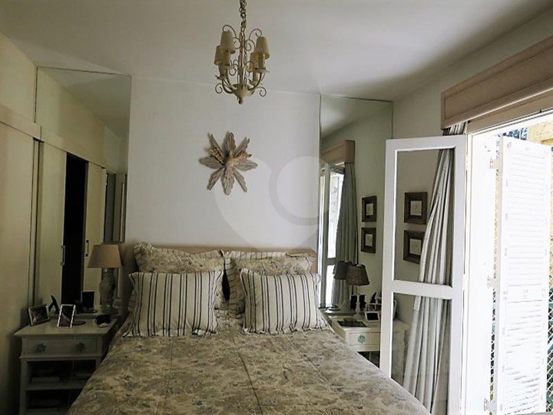 Casa à venda com 4 quartos, sendo 2 suítes, em Jardim Morumbi, São Paulo, SP
