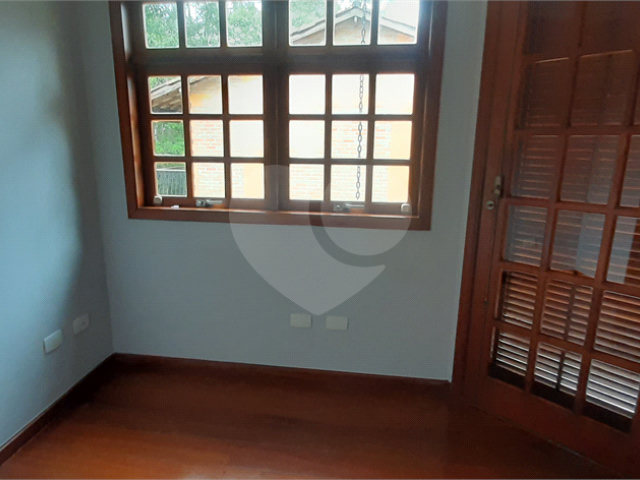 Sobrado à venda com 4 quartos, sendo 3 suítes,  em Serra da Cantareira, Mairiporã, SP