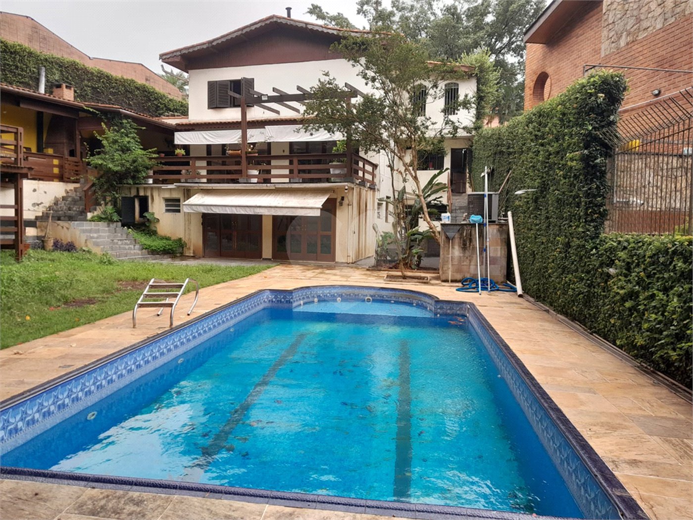Sobrado à venda com 6 quartos, sendo 3 suítes, em Rolinópolis, São Paulo, SP