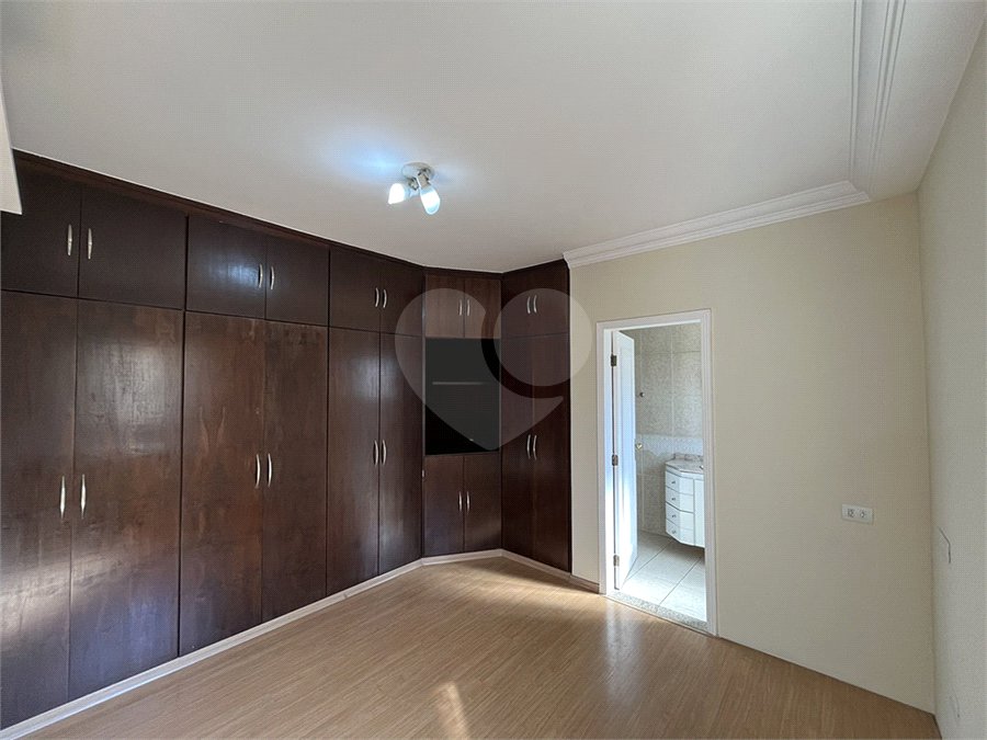 Casa para alugar com 4 quartos, sendo 2 suítes, no condomínio Porto Fino, São Paulo - SP