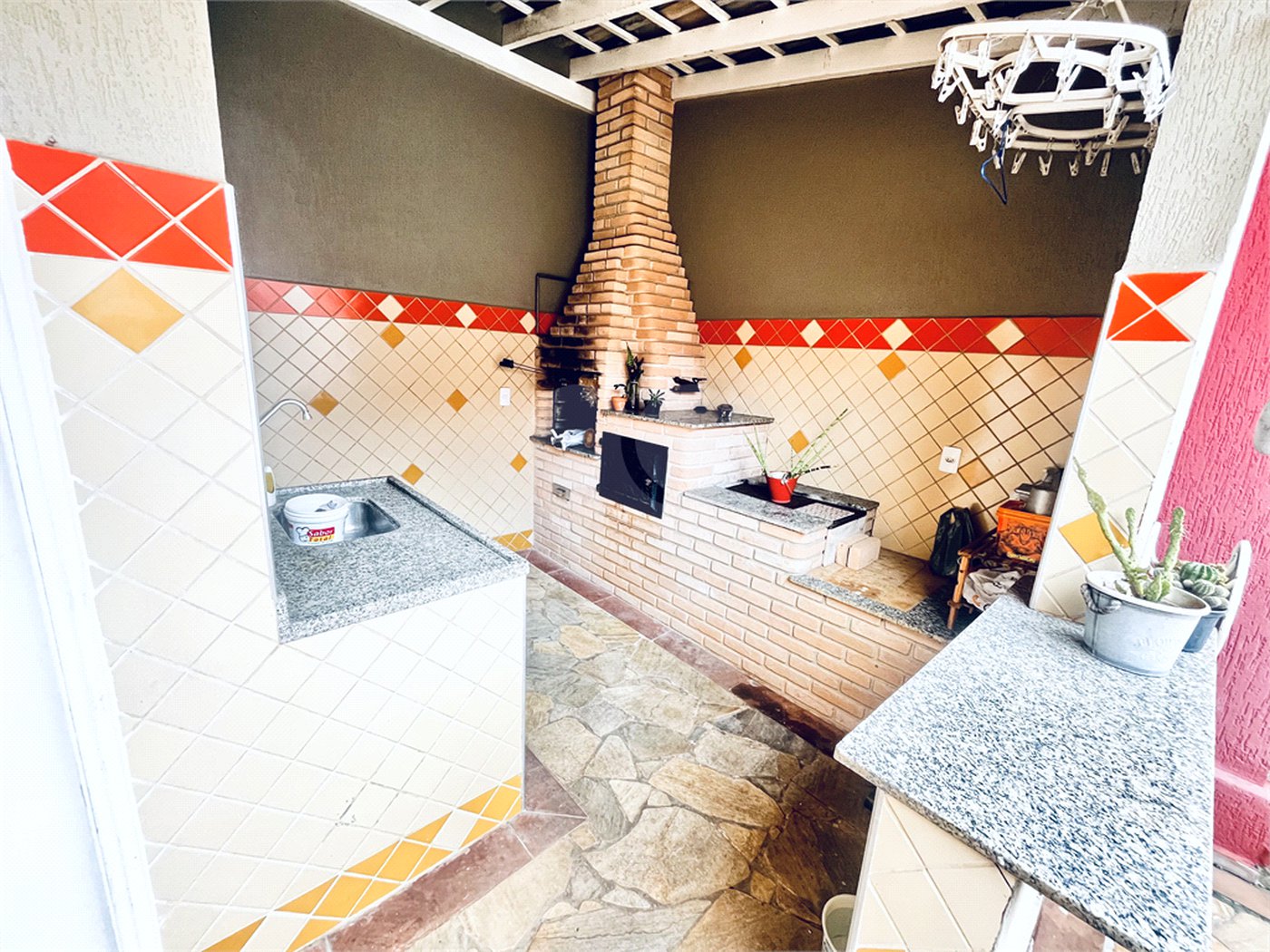 Casa à venda com 3 quartos, sendo 1 suíte, em Vila Nastri, Itapetininga, SP