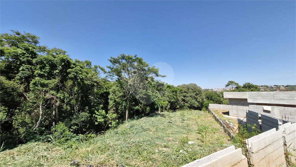 Casa à venda com 4 quartos, sendo 2 suítes, no condomínio Jaboticabeiras, Atibaia - SP