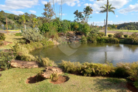 Terreno no Condomínio Damha Golf.