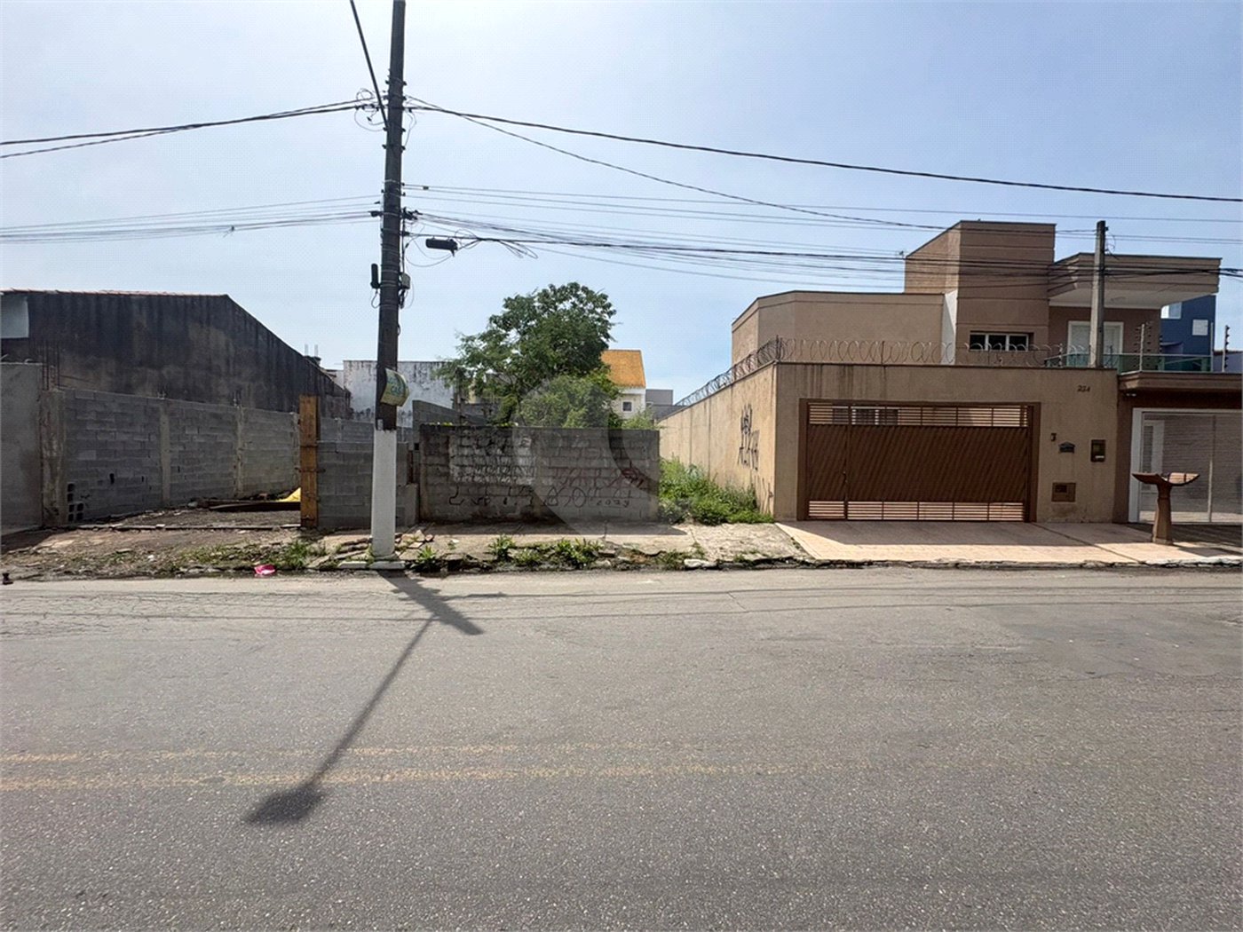 Terreno à venda em Jardim Quaresmeira, Suzano, SP