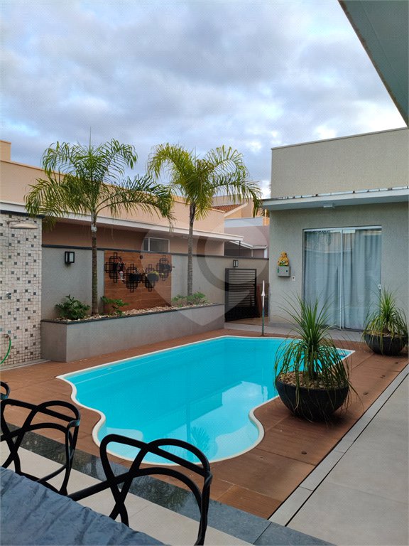 Casa à venda com 3 suítes em Carmo, Araraquara, SP