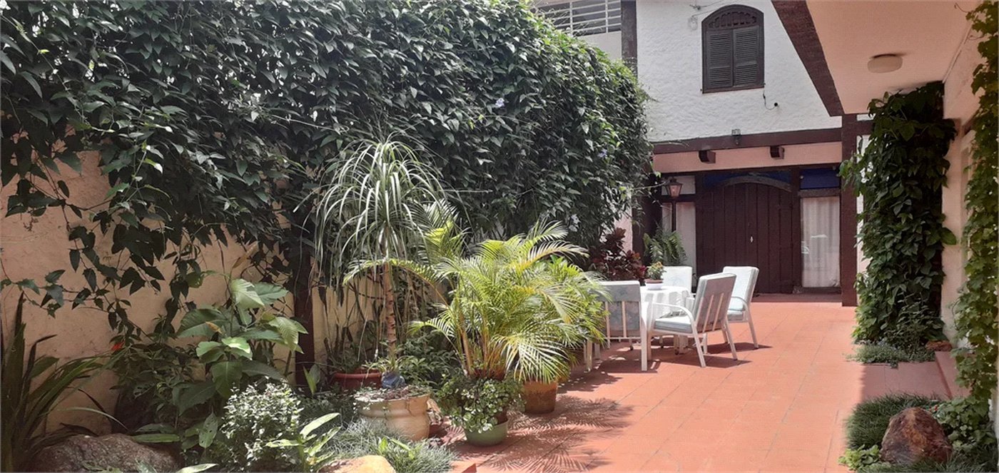 Sobrado à venda com 4 quartos, sendo 2 suítes, em Vila Madalena, São Paulo, SP