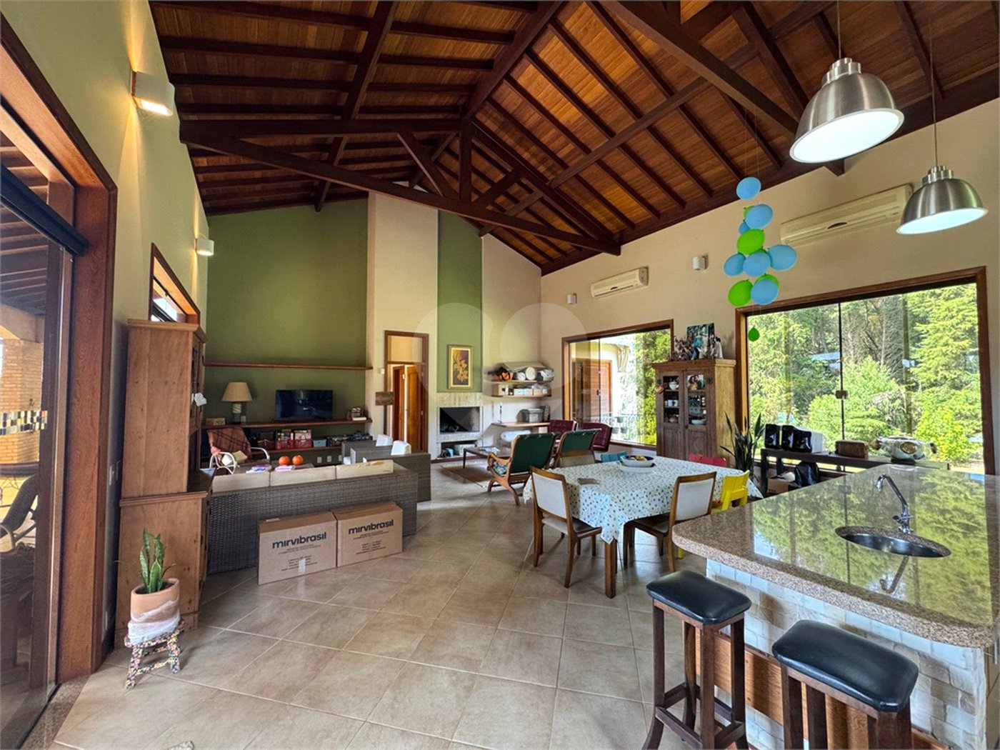Casa à venda com 7 quartos, sendo 3 suítes,  em Jardim Colombo, Itapetininga, SP