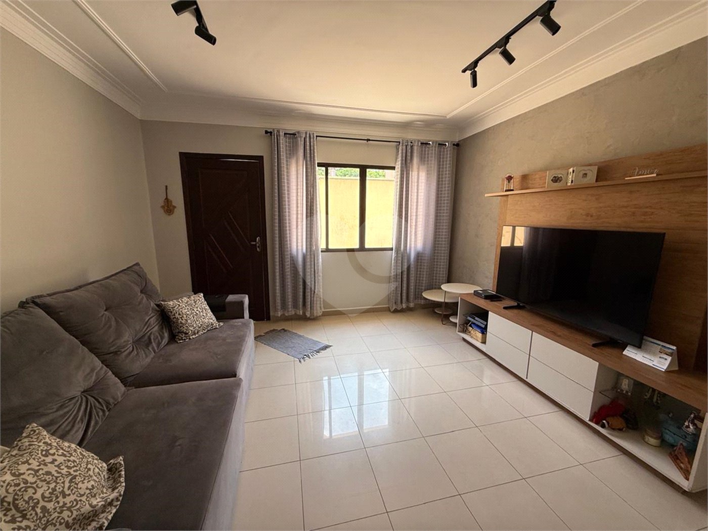 Casa à venda com 3 quartos, sendo 1 suíte, no condomínio Felipe, São Paulo - SP