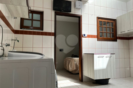 Casa Térrea à venda com 5 quartos, sendo 3 suítes,  em Vila Oliveira, Mogi das Cruzes, SP
