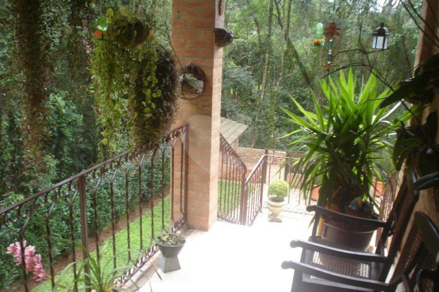 Casa à venda com 3 quartos, sendo 2 suítes, no condomínio residencial Cantareira-pque Petropolis, Mairiporã - SP