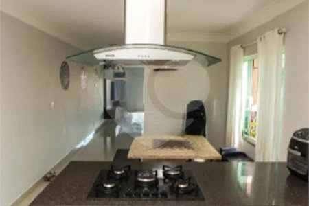 Sobrado à venda com 3 quartos, sendo 1 suíte, em Vila Nivi, São Paulo, SP