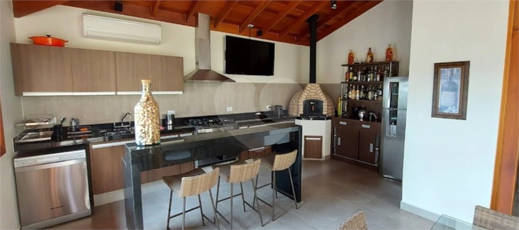 Casa à venda com 4 suítes no condomínio Osato, Atibaia - SP