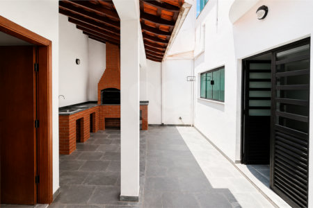 Sobrado à venda com 4 quartos, sendo 2 suítes, em Vila Pires, Santo André, SP