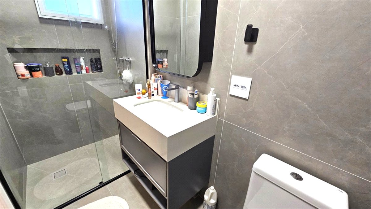 Casa à venda com 3 quartos, sendo 1 suíte, no condomínio Flora Park, São Paulo - SP