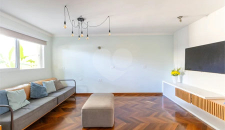 Sobrado à venda com 3 quartos, sendo 2 suítes,  em Jardim Leonor, São Paulo, SP