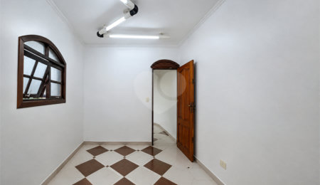 Sobrado à venda com 3 quartos, sendo 1 suíte, em Jardim Utinga, Santo André, SP