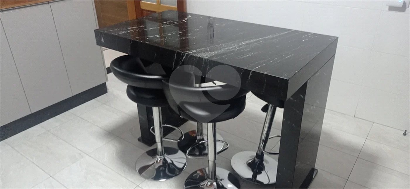 Sobrado à venda com 3 quartos, sendo 1 suíte,  em Vila Gustavo, São Paulo, SP