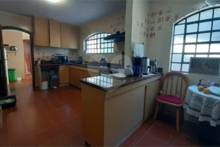 Casa à venda com 4 quartos, sendo 2 suítes, em MORUMBI, São Paulo, SP
