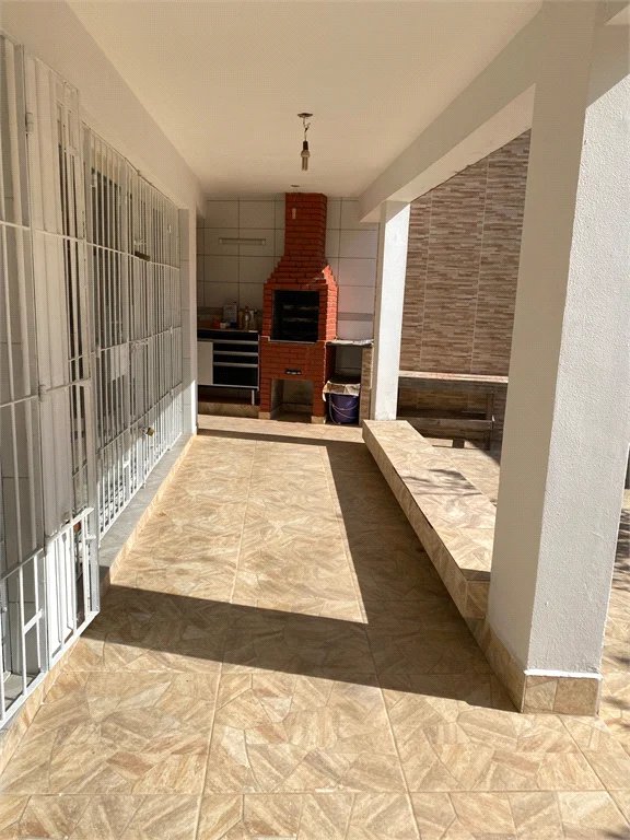 Sobrado à venda com 4 quartos, sendo 2 suítes, em Paraisópolis, São Paulo, SP